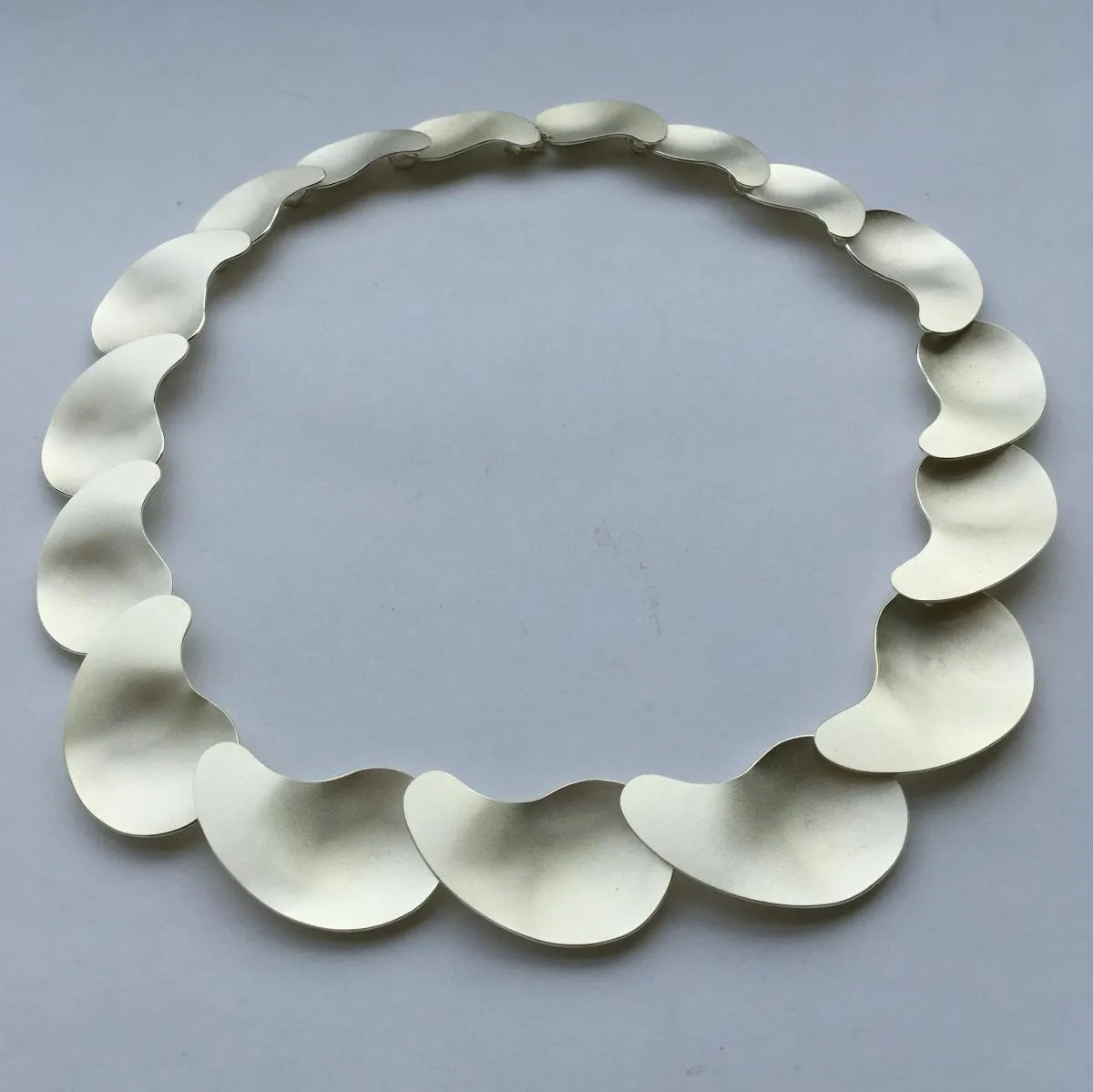 Modern Kidney Pool Collar Necklace